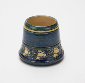 Image of Cigarette Holder with Banded Flower Bud Design